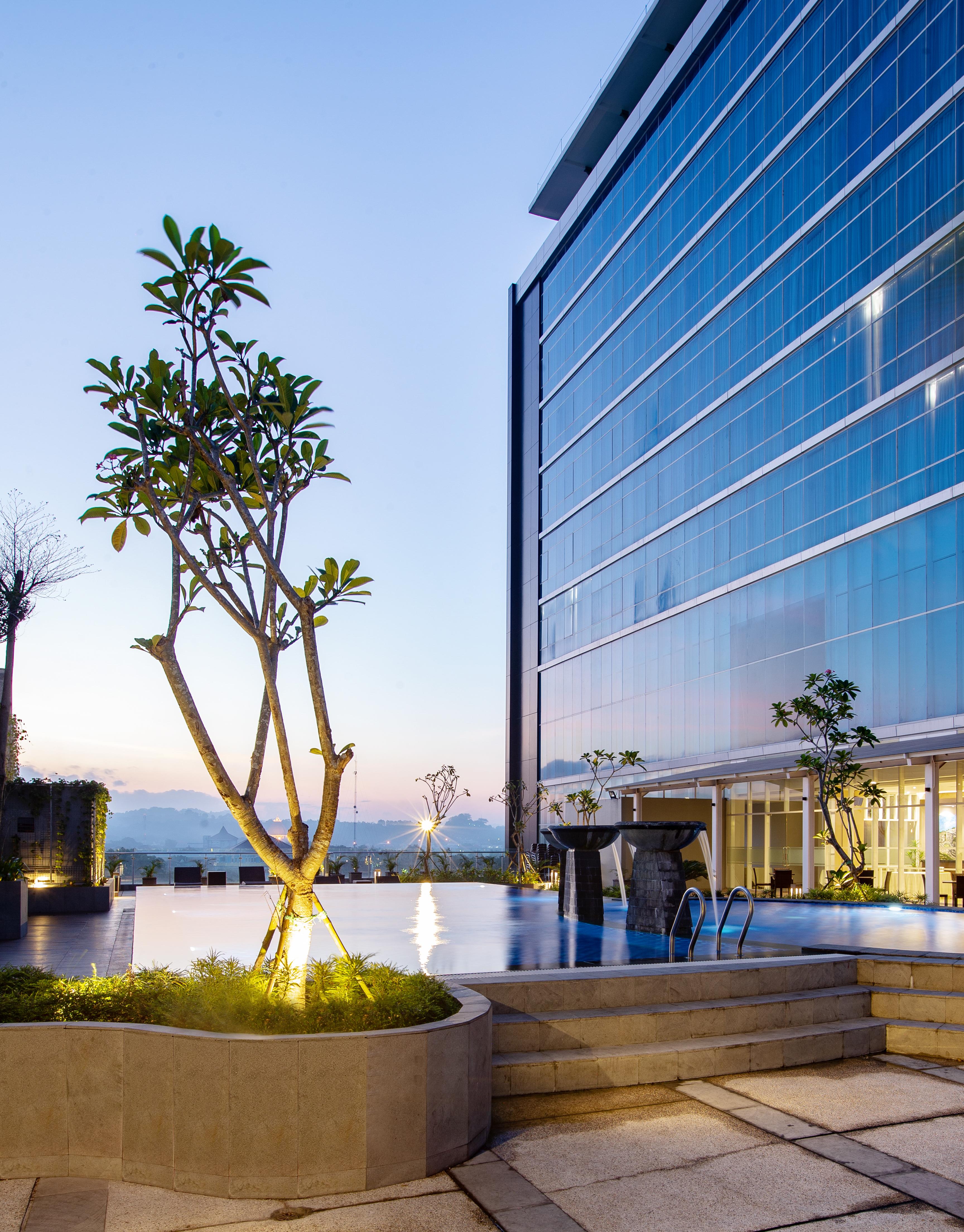 Hotel Santika Gresik Exterior foto