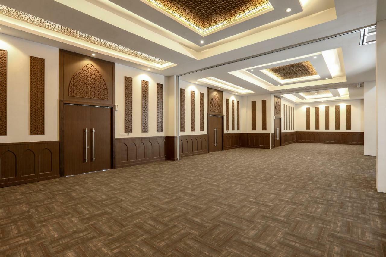 Hotel Santika Gresik Exterior foto